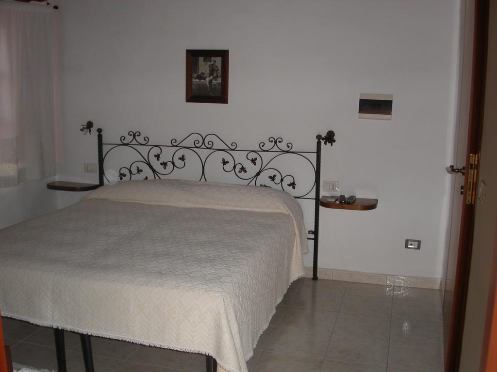 Pauli Arbarei Locanda La Rosa מראה חיצוני תמונה